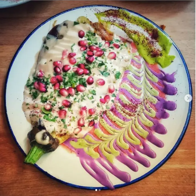 <font style="vertical-align: inherit;"><font style="vertical-align: inherit;"><font style="vertical-align: inherit;"><font style="vertical-align: inherit;">Aubergines au tahini de grenade</font></font></font></font>